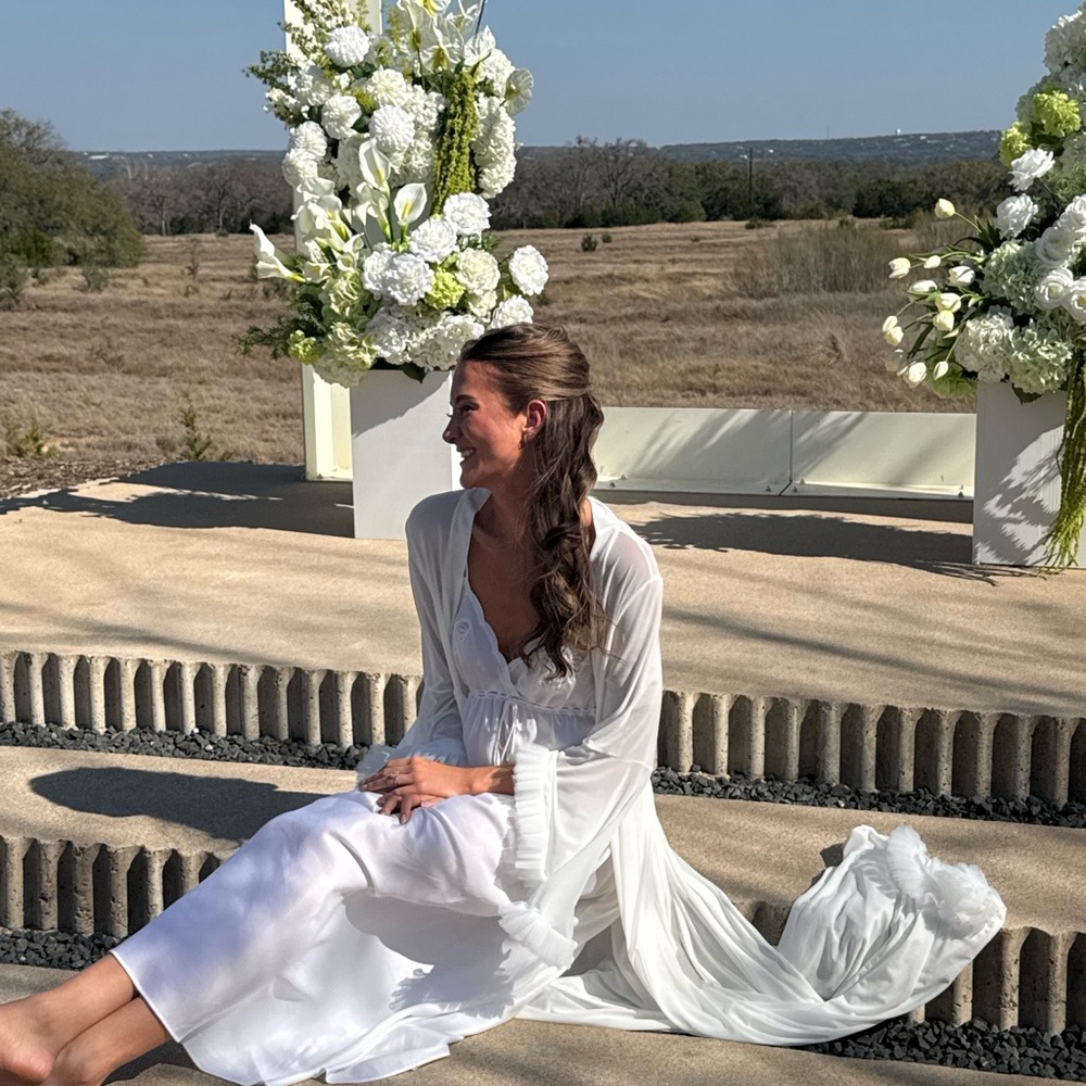 Elegant White Sheer Robe - Picture 5 of 6